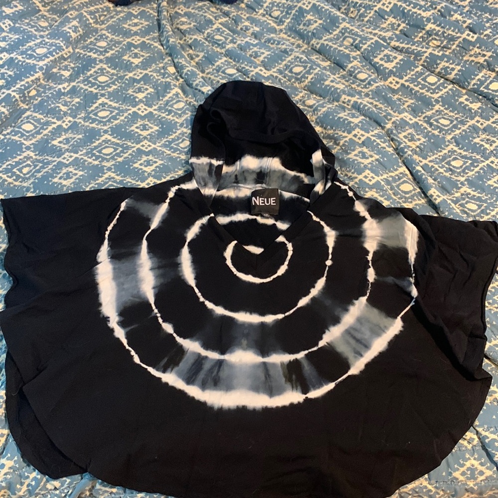 Neue poncho style hooded crop shirt